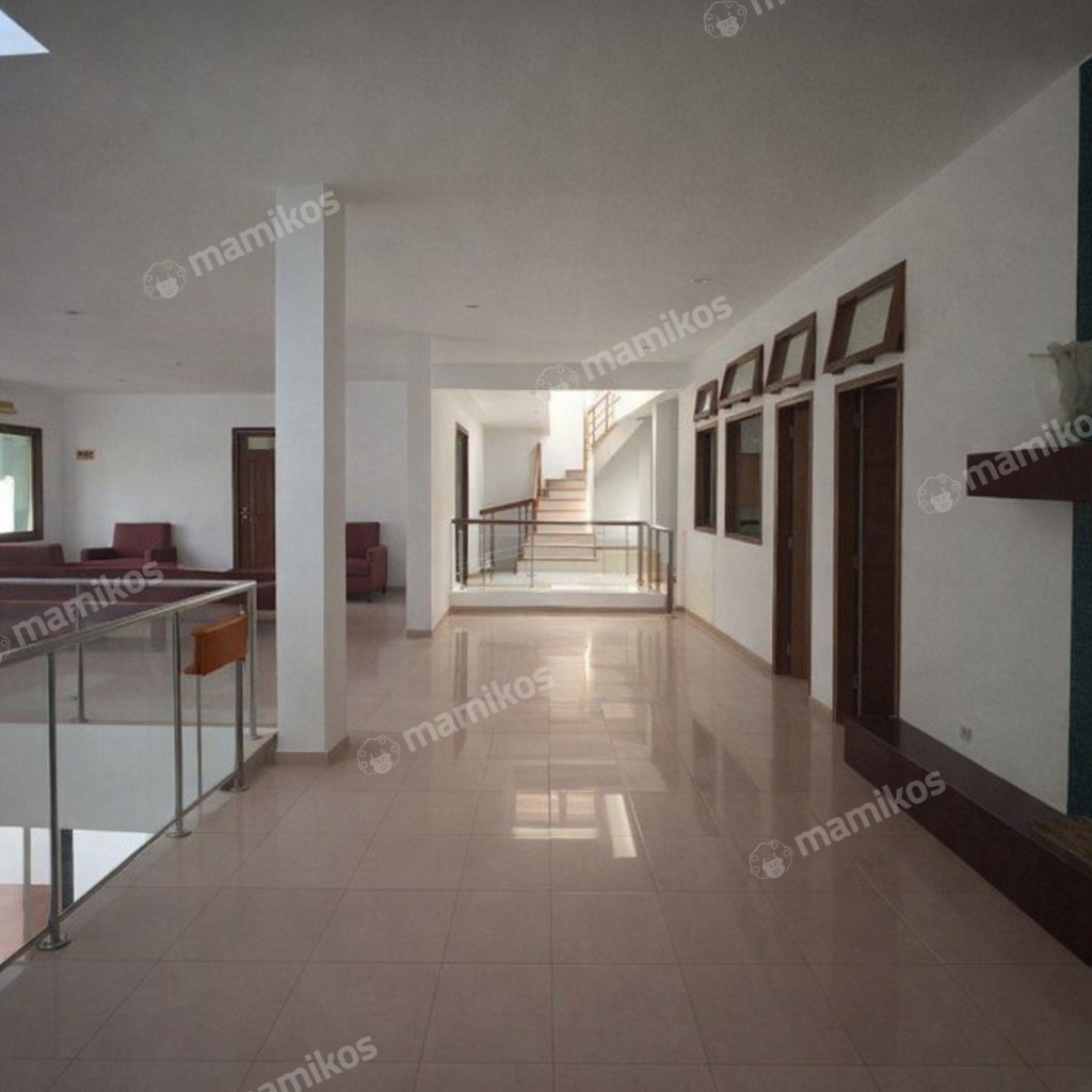 Rumah Sertifikat SHM 4 Kamar Tidur 4 Kamar Mandi Angke Jakarta Barat - Photo 2