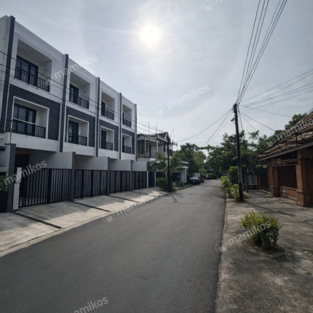 Rumah Sertifikat SHM 5 Kamar Tidur 4 Kamar Mandi Tanjung Duren Jakarta Barat - Photo 2