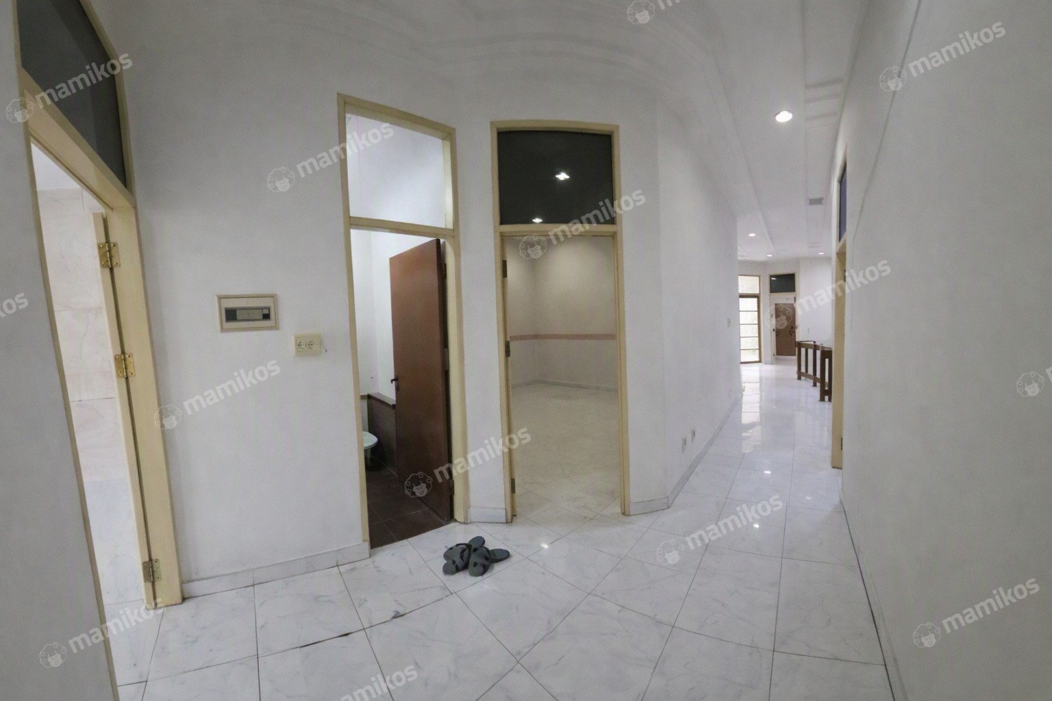 Rumah Sertifikat SHM 6 Kamar Tidur 5 Kamar Mandi Pantai Indah Kapuk Jakarta Utara - Photo 3