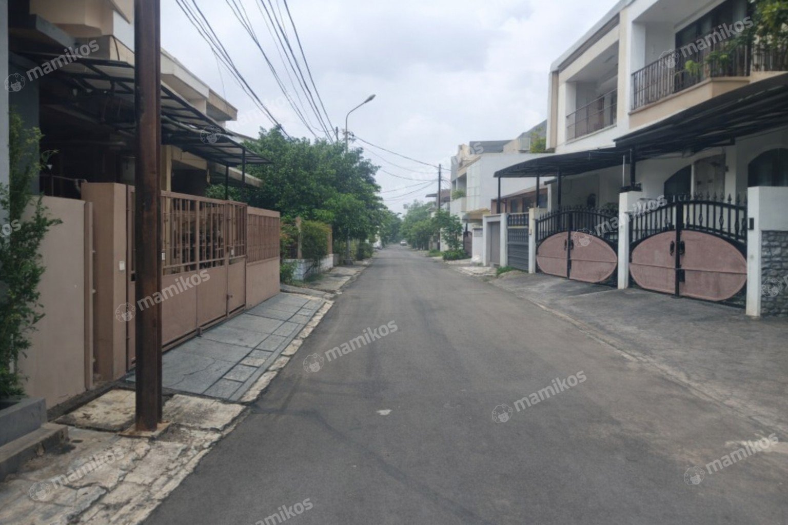 Rumah Sertifikat SHM 2 Lantai Kebon Jeruk Jakarta Barat - Photo 2