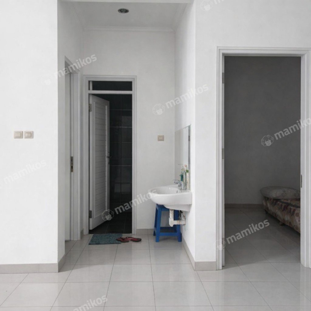 Rumah Sertifikat SHM 2 Kamar Tidur 1 Kamar Mandi Kota Wisata Jakarta Timur - Photo 2
