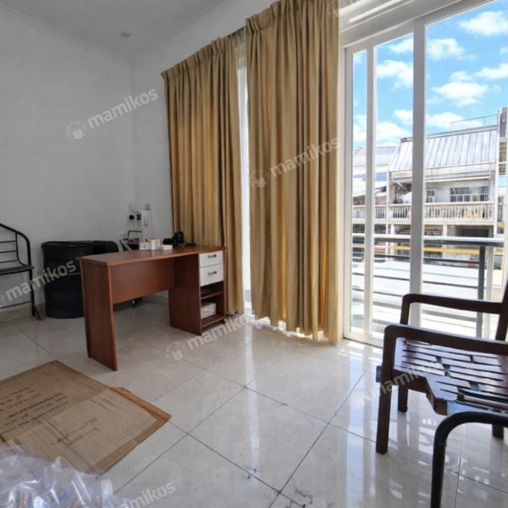 Rumah Sertifikat SHM 4 Kamar Tidur 3 Kamar Mandi Taman Surya Jakarta Barat - Photo 5