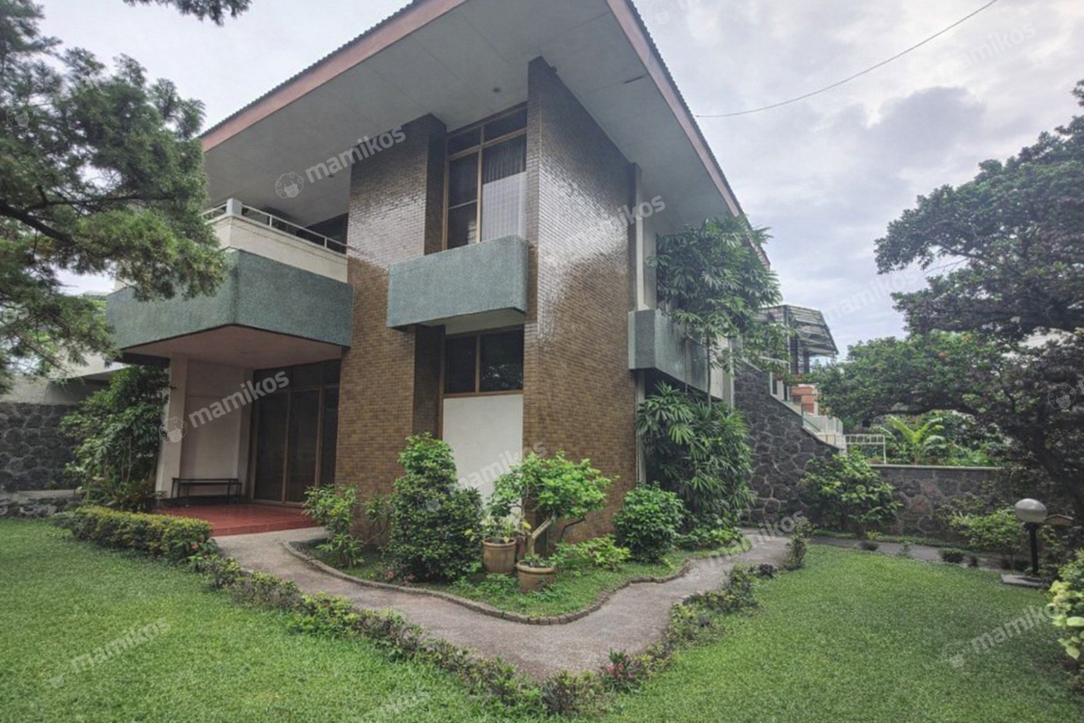 Rumah Sertifikat SHM 4 Kamar Tidur 2 Kamar Mandi Sunrise Garden Jakarta Barat