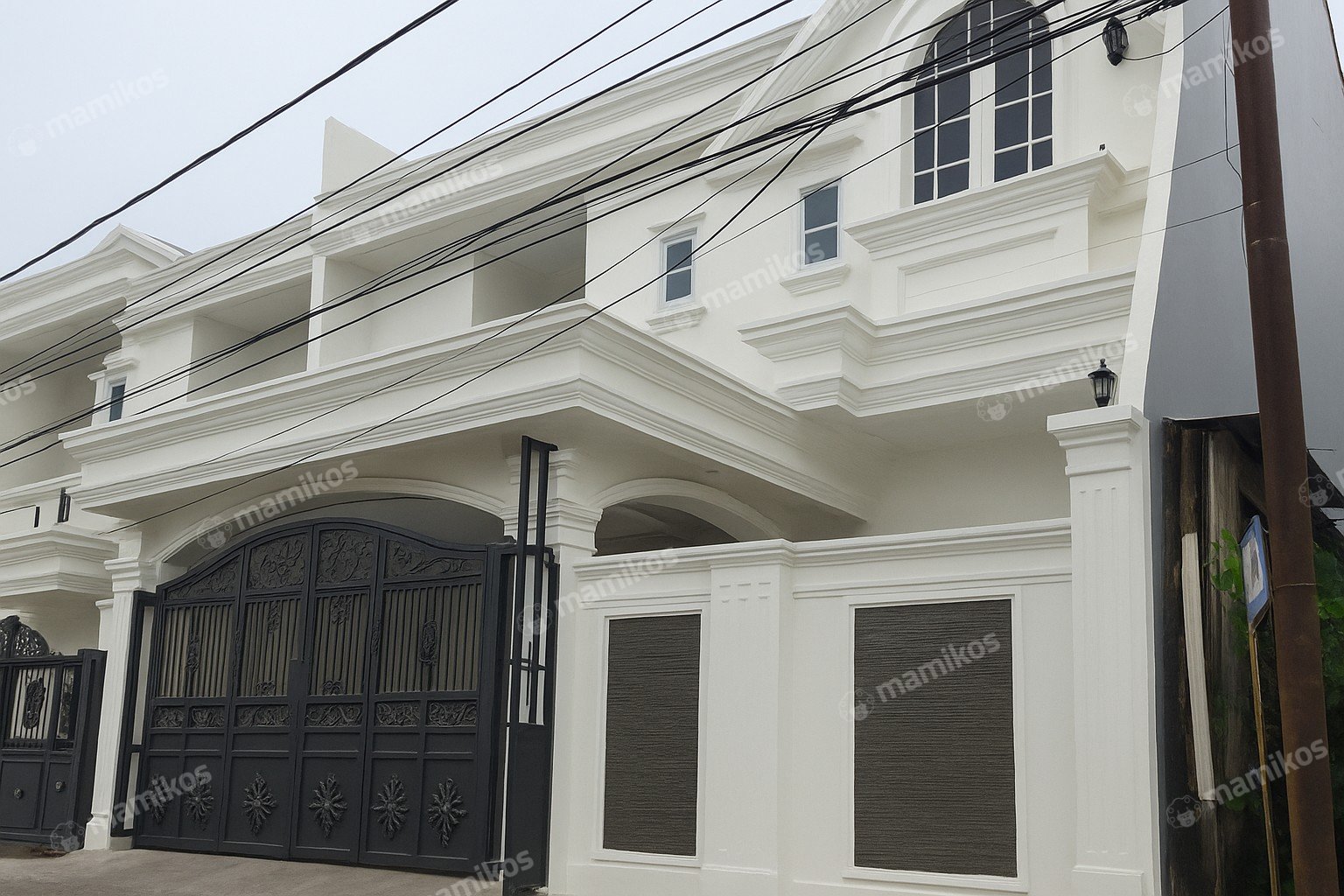 Rumah Sertifikat SHM 5 Kamar Tidur 5 Kamar Mandi Joglo Jakarta Barat