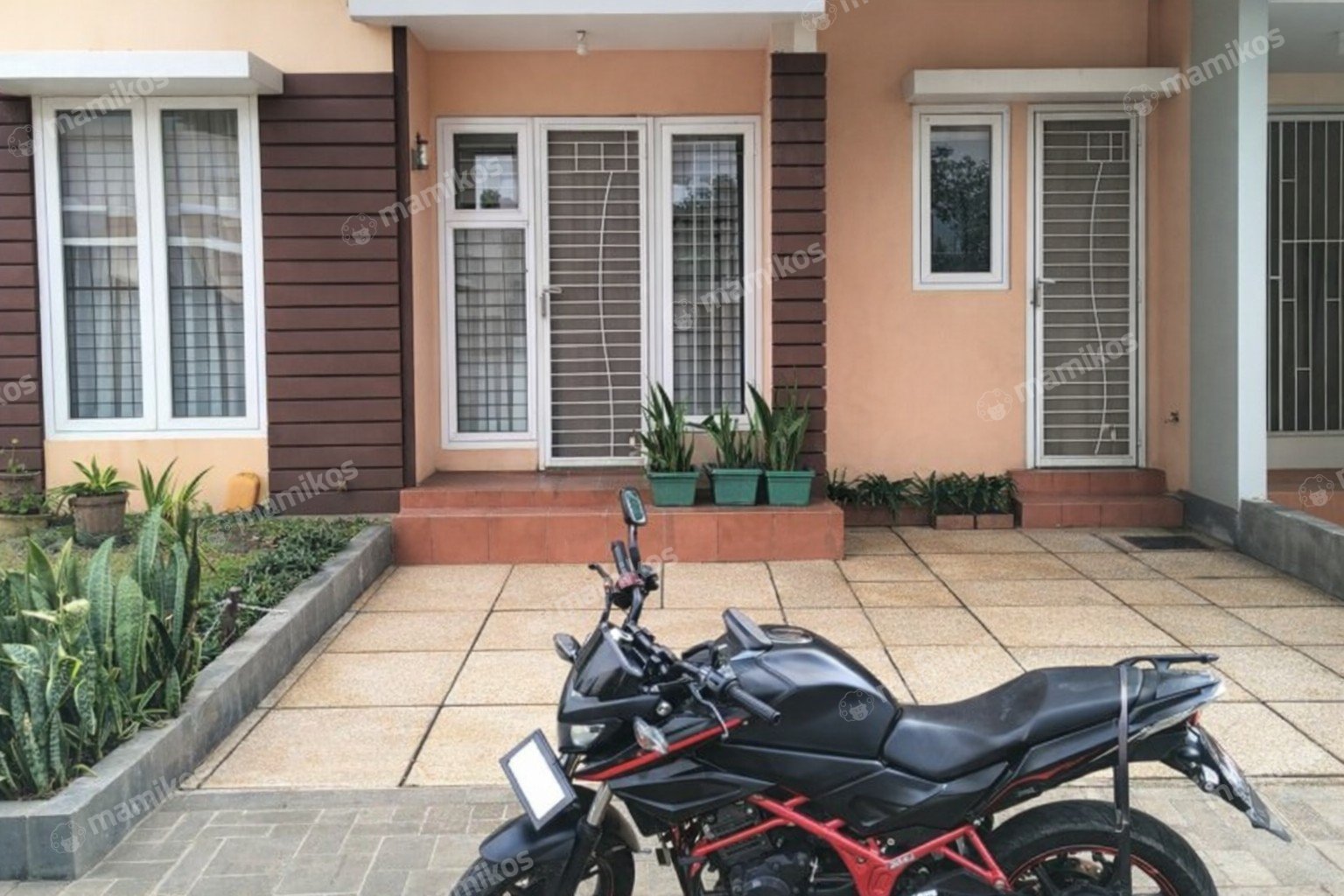 Rumah Sertifikat SHM 4 Kamar Tidur 3 Kamar Mandi Raffles Hills Jakarta Timur