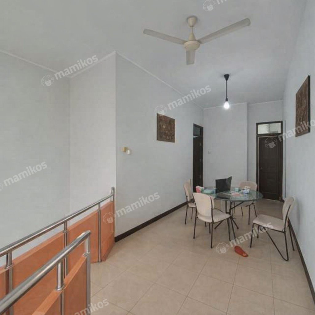 Rumah Sertifikat SHM 6 Kamar Tidur 3 Kamar Mandi Kebon Jeruk Jakarta Barat - Photo 5