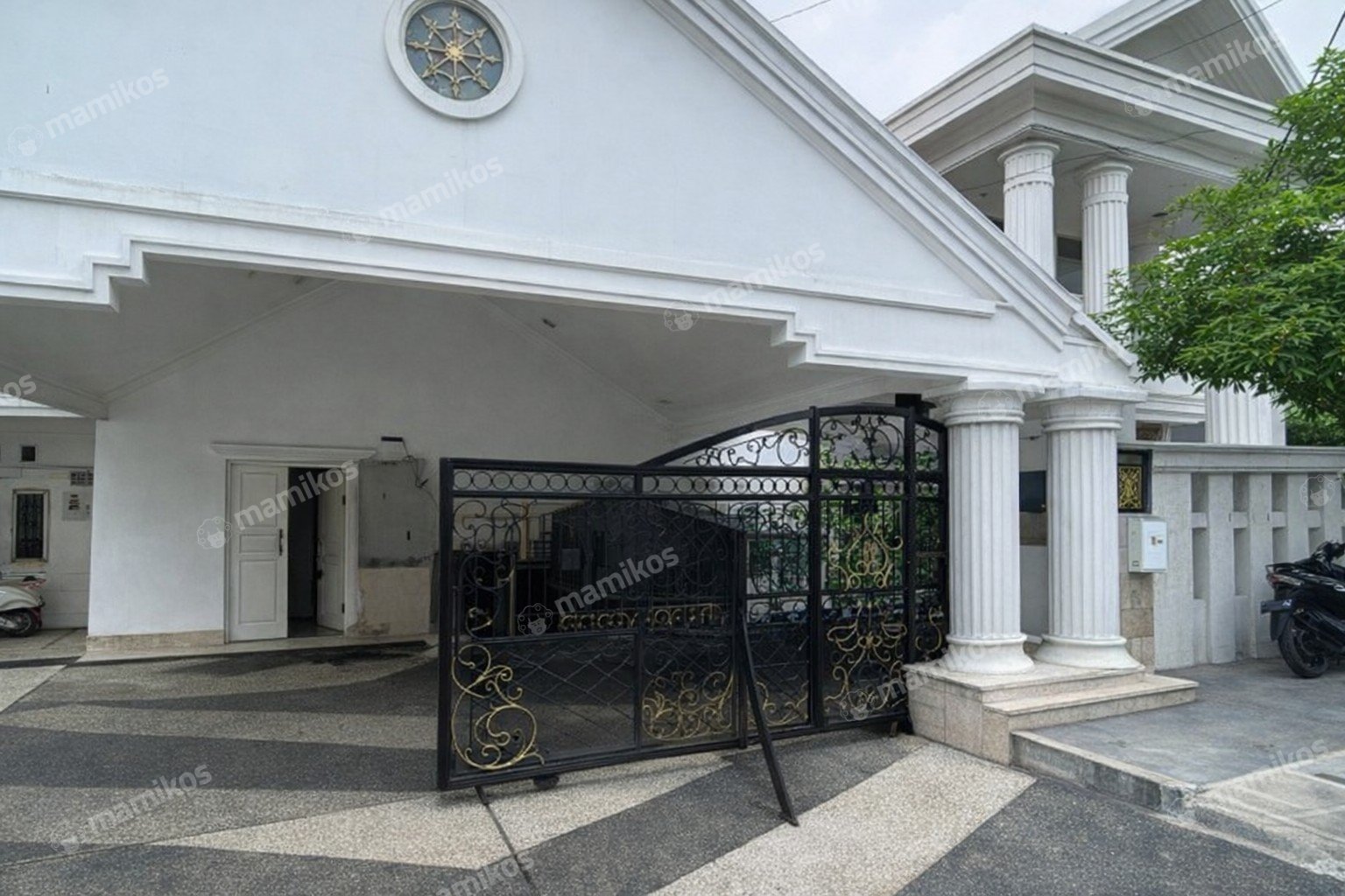 Rumah Sertifikat HGB 5 Kamar Tidur 4 Kamar Mandi Bambu Apus Jakarta Timur