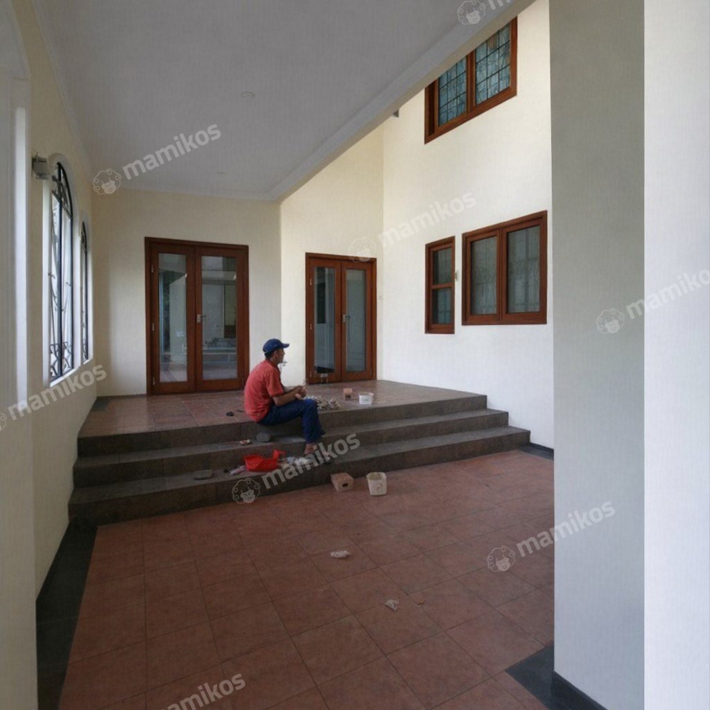 Rumah Sertifikat SHM 5 Kamar Tidur 5 Kamar Mandi Raffles Hills Jakarta Timur - Photo 2