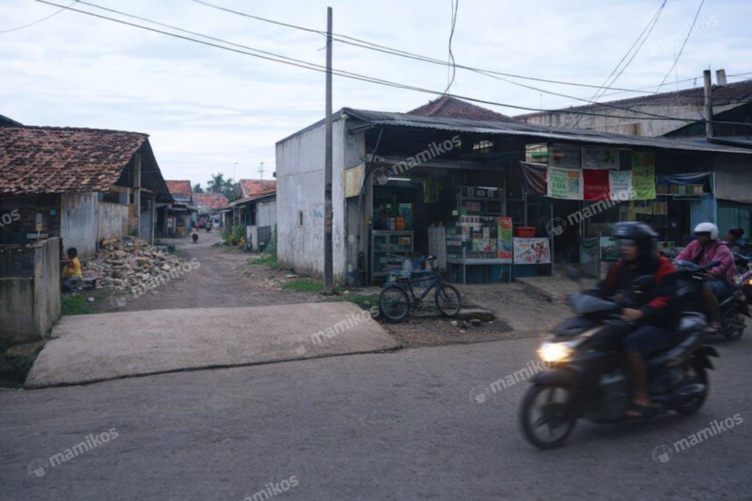 Rumah Sertifikat SHM 5 Kamar Tidur 5 Kamar Mandi Cengkareng Jakarta Barat - Photo 2