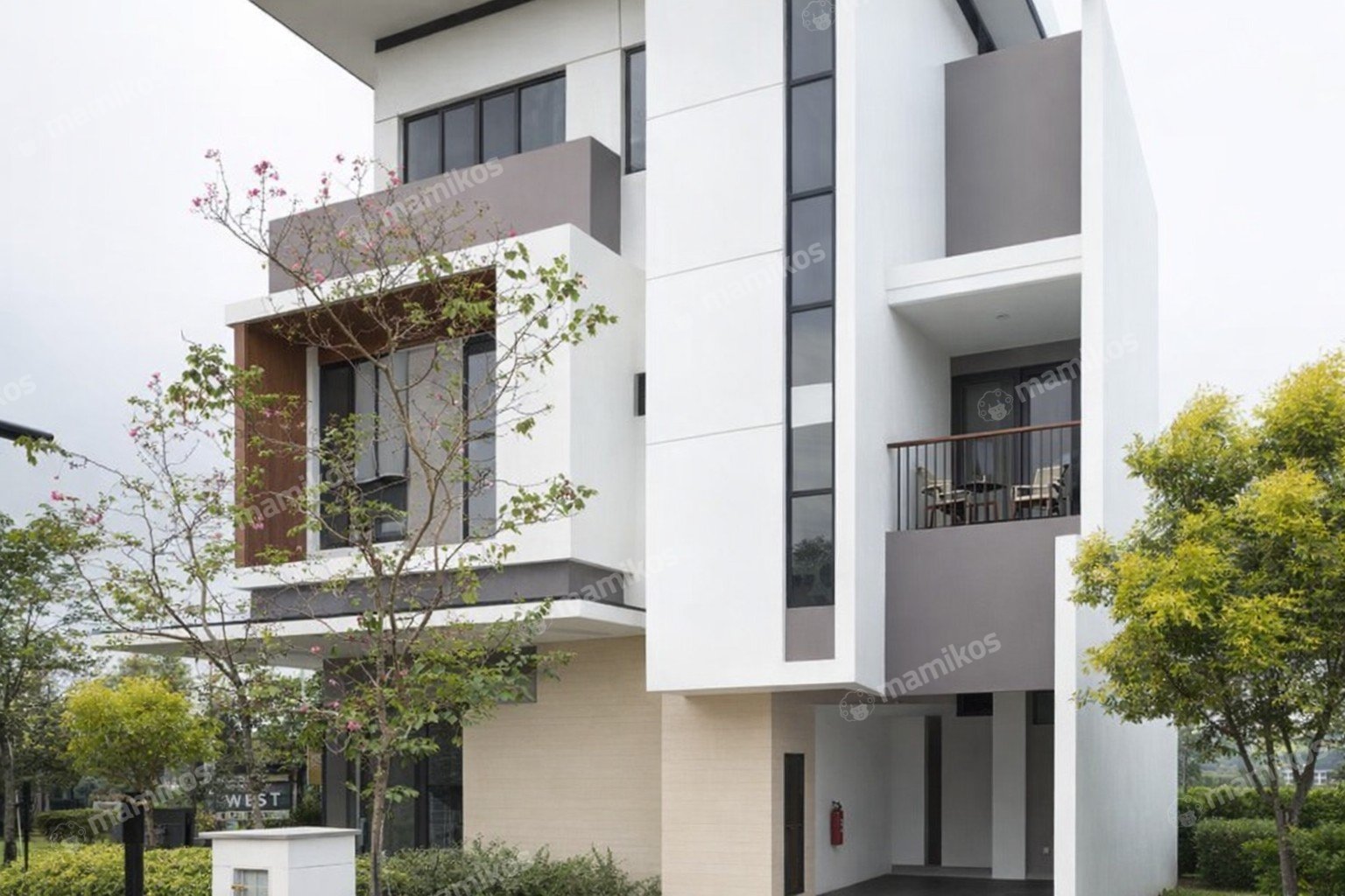 Rumah 4 Kamar Tidur 4 Kamar Mandi 3 Lantai Jakarta Garden City Jakarta Timur