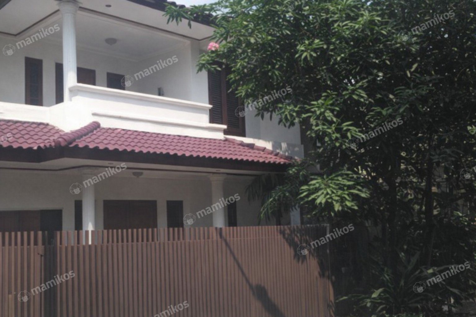 Rumah Sertifikat SHM 6 Kamar Tidur 4 Kamar Mandi Mega Kuningan Jakarta Selatan