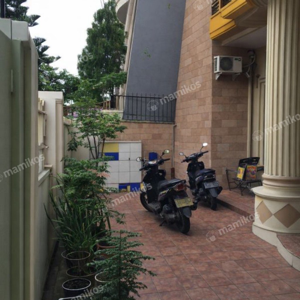 Rumah Sertifikat SHM 4 Kamar Tidur 3 Kamar Mandi Taman Palem Jakarta Barat - Photo 3