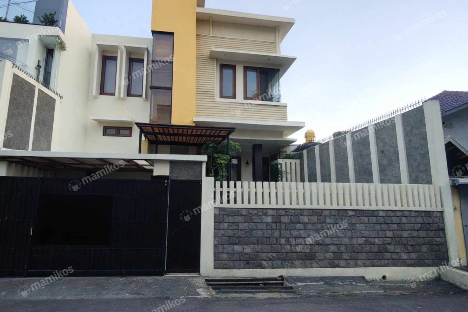 Rumah 4 Kamar Tidur 3 Kamar Mandi 2 Lantai Rawamangun Jakarta Timur