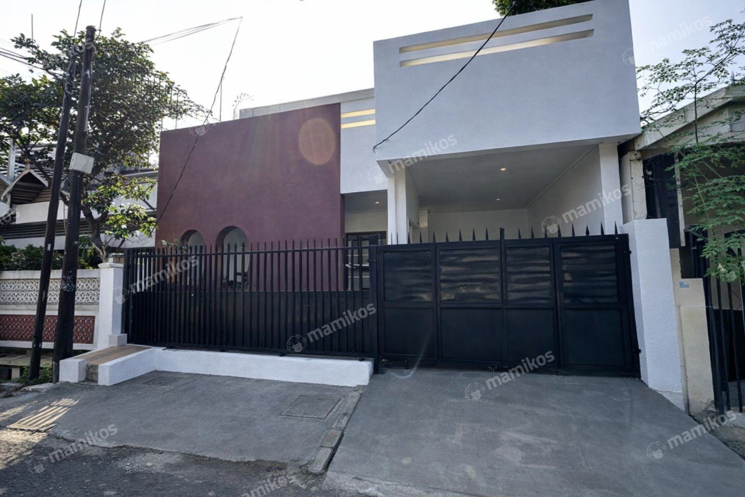 Rumah Sertifikat SHM 4 Kamar Tidur 3 Kamar Mandi Joglo Jakarta Barat