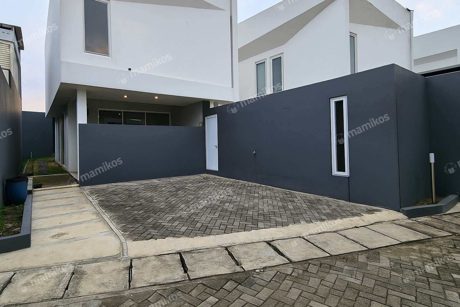 Rumah 4 Kamar Tidur 4 Kamar Mandi 2 Lantai Lebak Bulus Jakarta Selatan