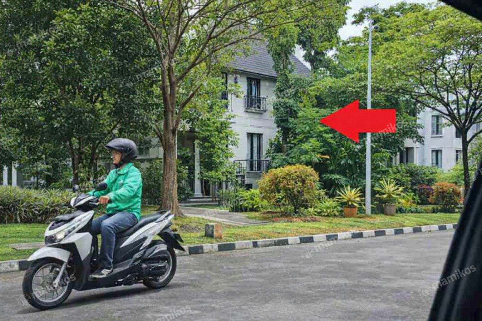 Rumah Sertifikat SHM 6 Kamar Tidur 5 Kamar Mandi Permata Buana Jakarta Barat - Photo 2