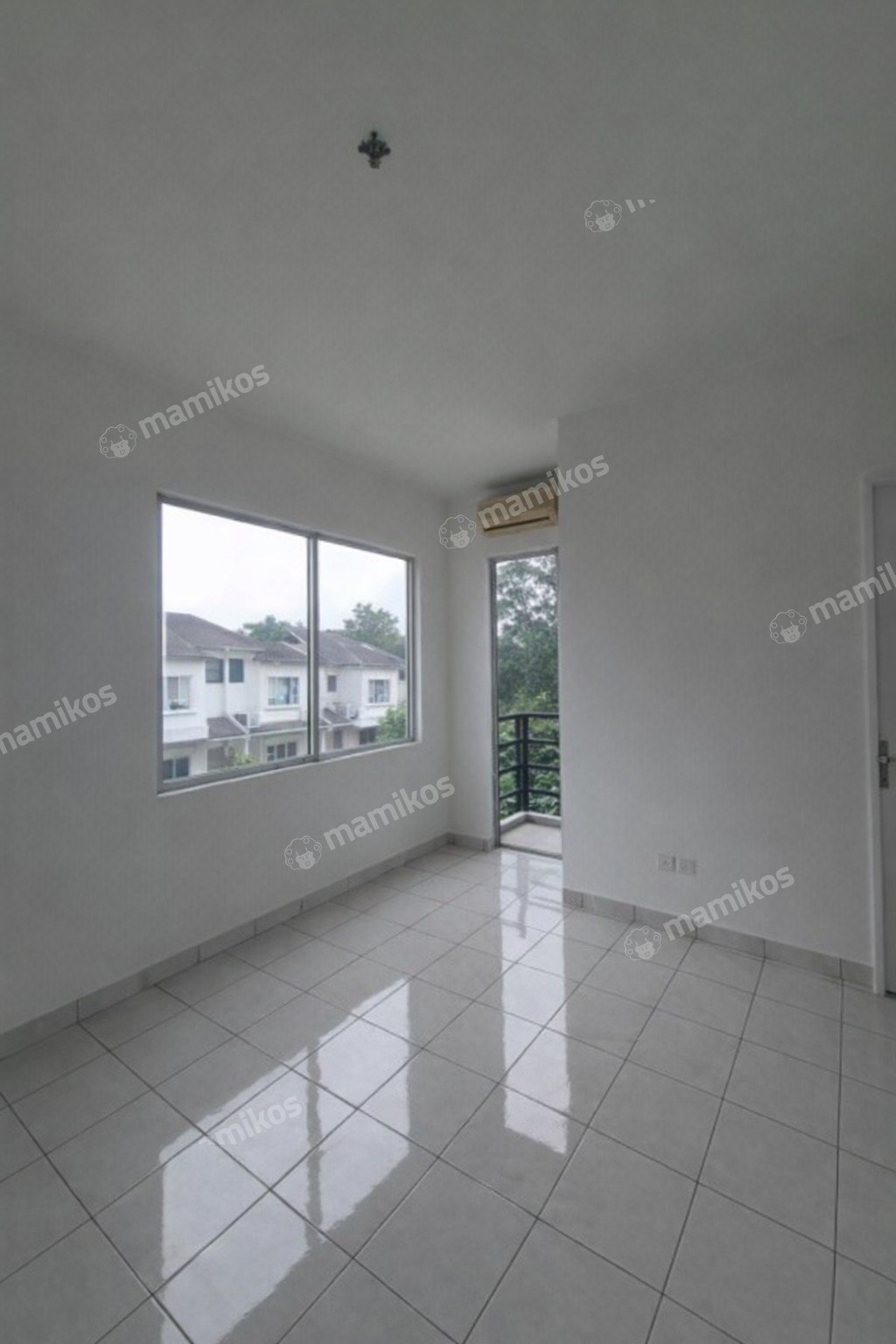 Rumah Sertifikat SHM 3 Kamar Tidur 2 Kamar Mandi Kota Wisata Jakarta Timur - Photo 4