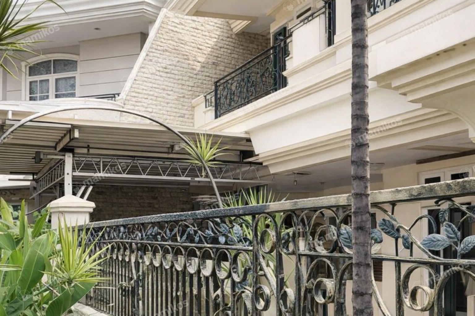 Rumah Sertifikat SHM 4 Kamar Tidur 4 Kamar Mandi Green garden Jakarta Barat