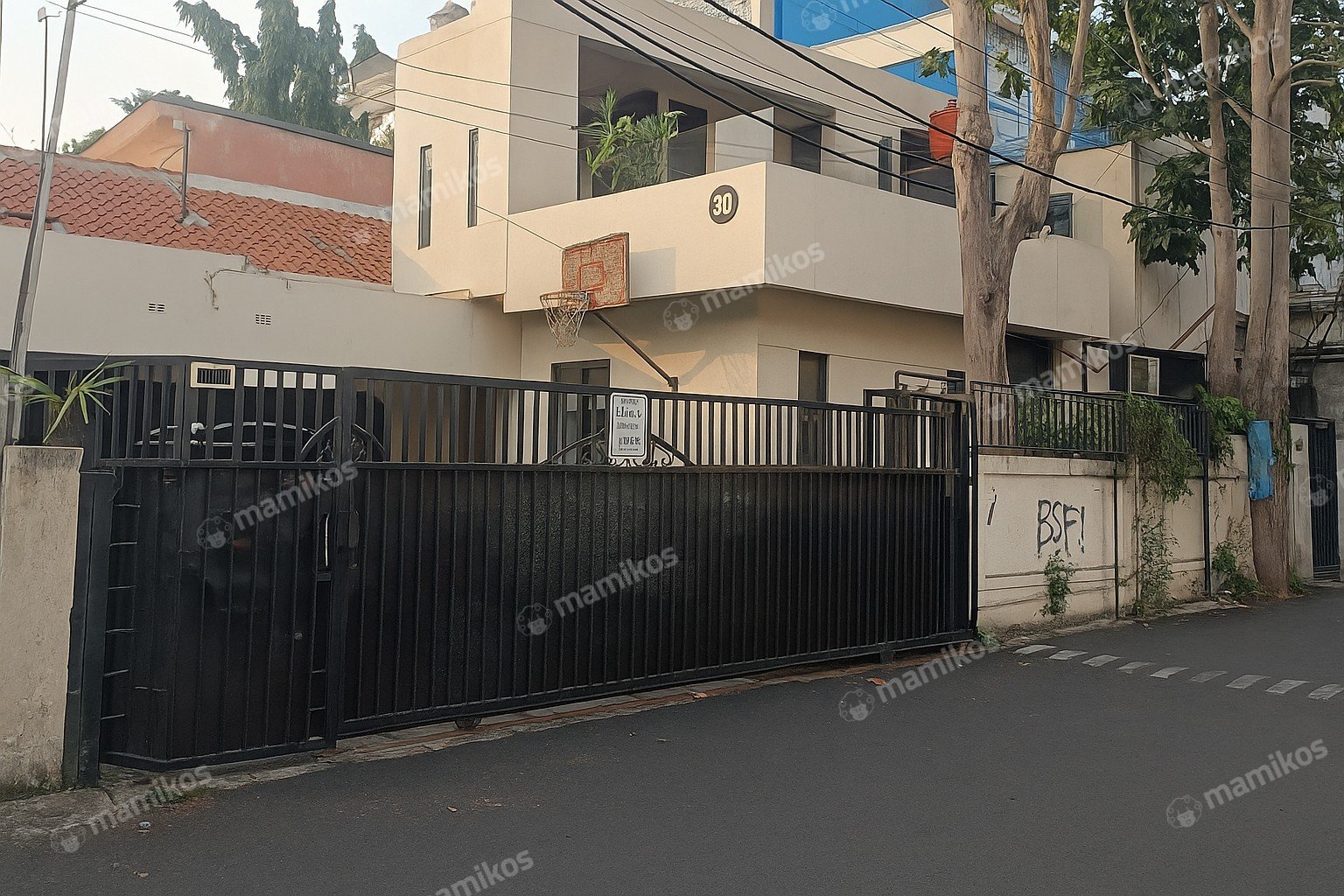 Rumah Sertifikat SHM 4 Kamar Tidur 2 Kamar Mandi Kebon Jeruk Jakarta Barat