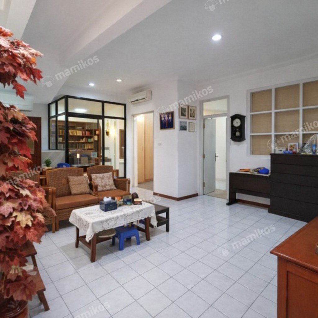 Rumah Sertifikat SHM 4 Kamar Tidur 2 Kamar Mandi Puri Indah Jakarta Barat - Photo 2
