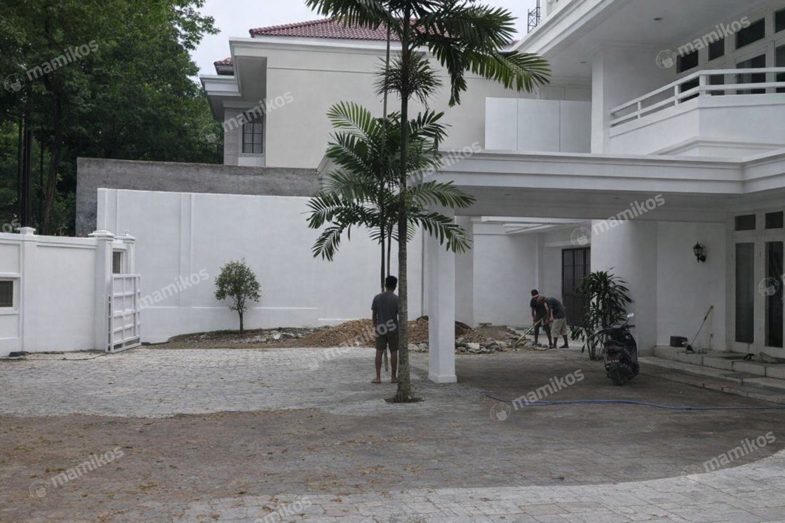 Rumah Sertifikat SHM 7 Kamar Tidur 7 Kamar Mandi Lebak Bulus Jakarta Selatan