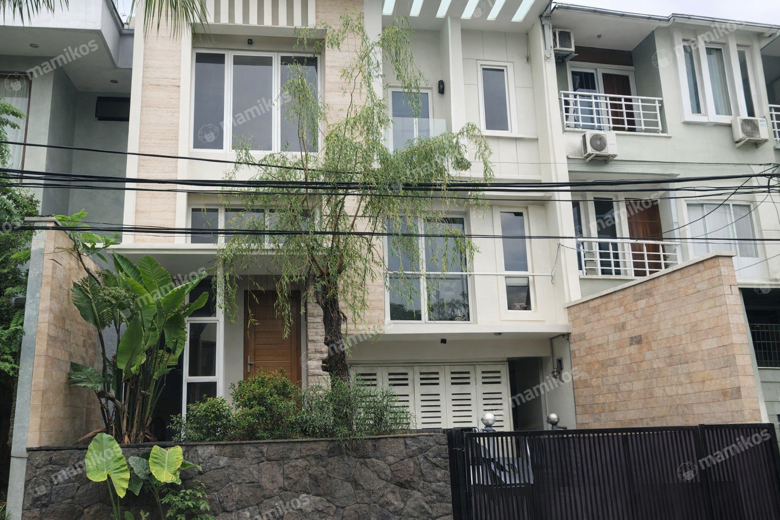 Rumah Sertifikat SHM 4 Kamar Tidur 5 Kamar Mandi Gandaria Jakarta Selatan