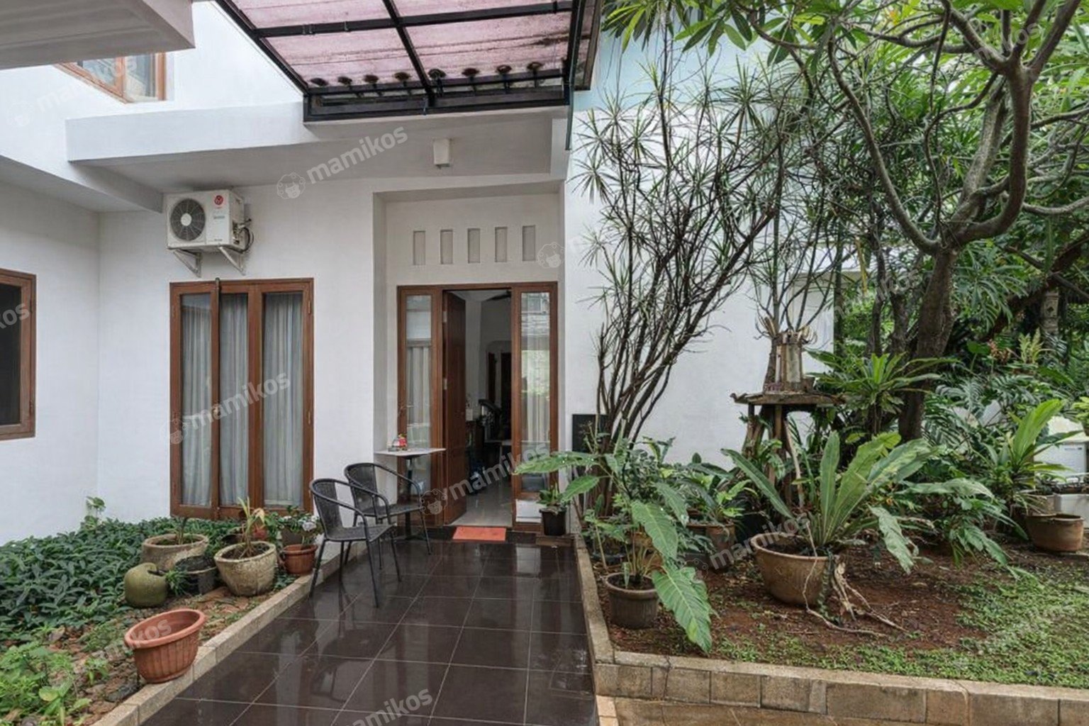 Rumah Sertifikat SHM 4 Kamar Tidur 4 Kamar Mandi Lebak Bulus Jakarta Selatan