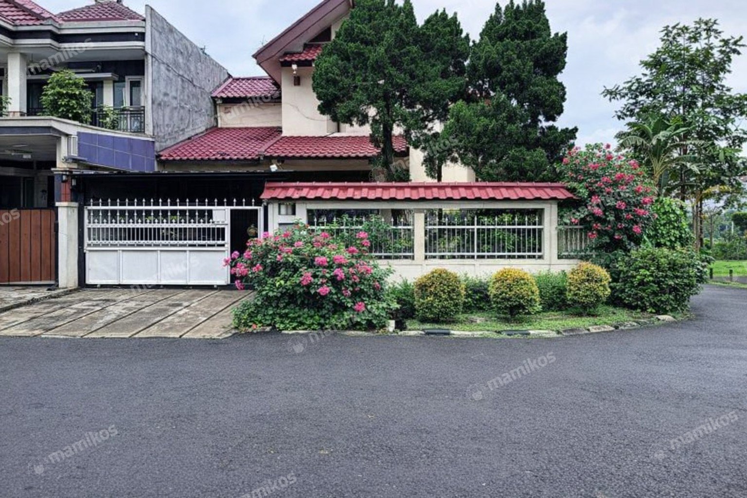Rumah Sertifikat SHM 4 Kamar Tidur 4 Kamar Mandi Pondok Indah Jakarta Selatan