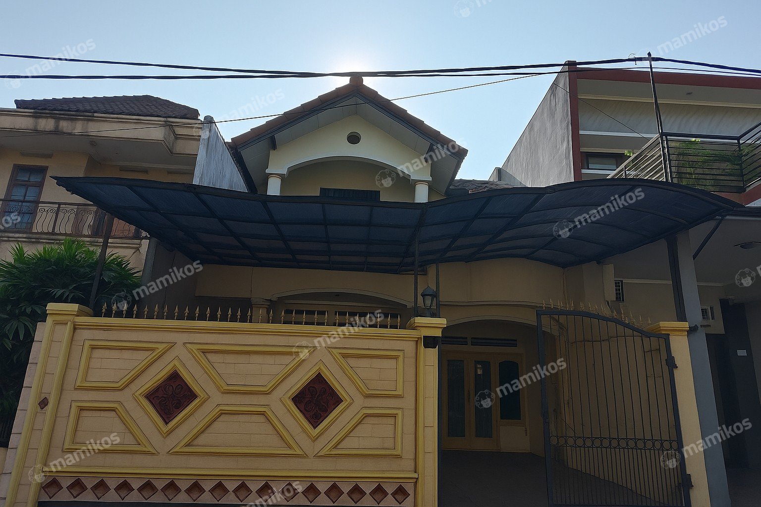Rumah Sertifikat SHM 3 Kamar Tidur 4 Kamar Mandi Taman Surya Jakarta Barat