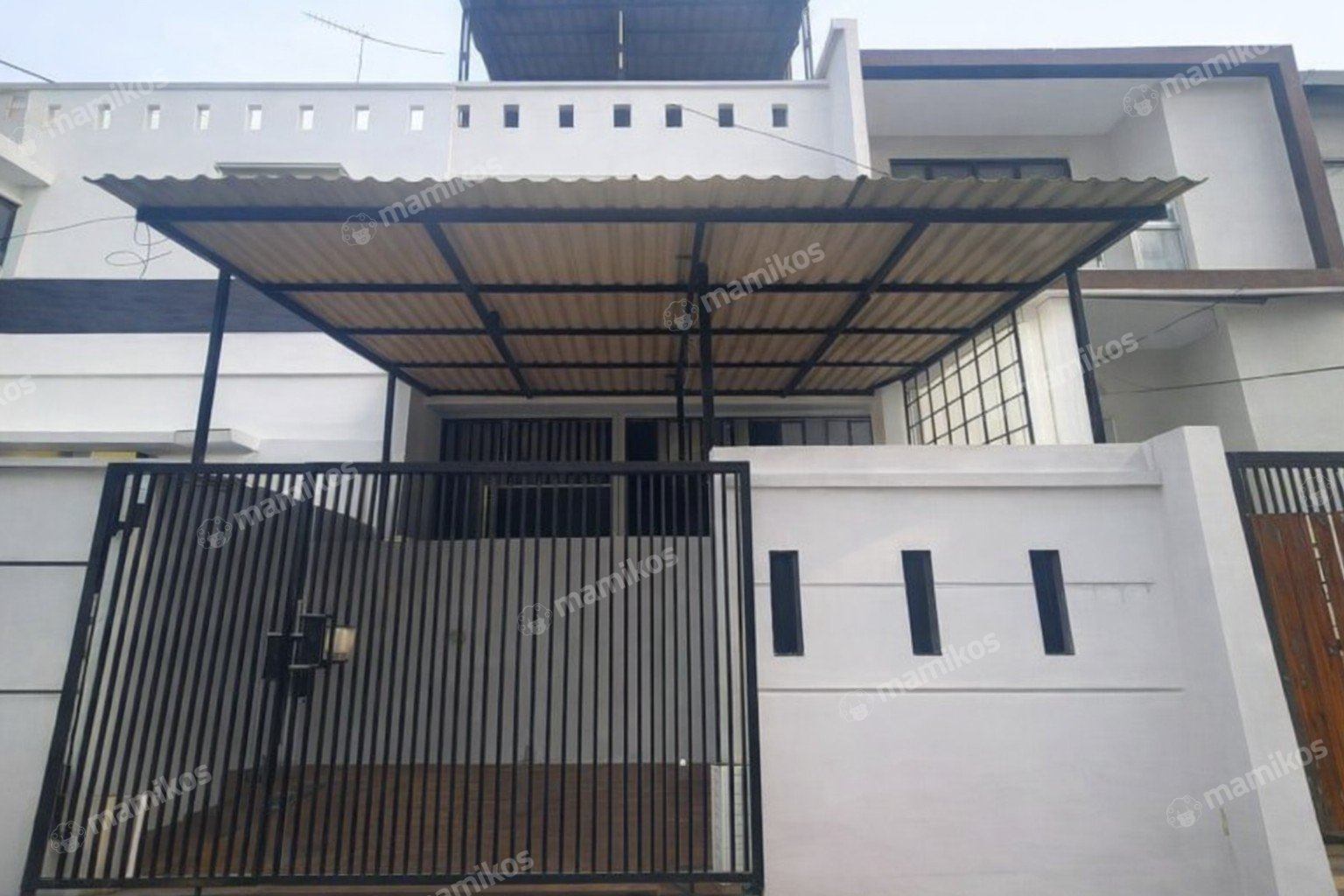 Rumah Sertifikat SHM 4 Kamar Tidur 4 Kamar Mandi Green Ville Jakarta Barat
