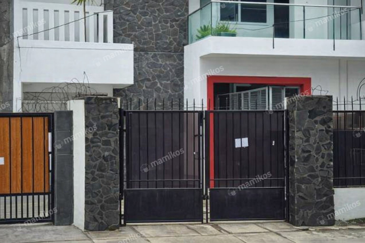 Rumah Sertifikat SHM 5 Kamar Tidur 4 Kamar Mandi Pulomas Jakarta Timur