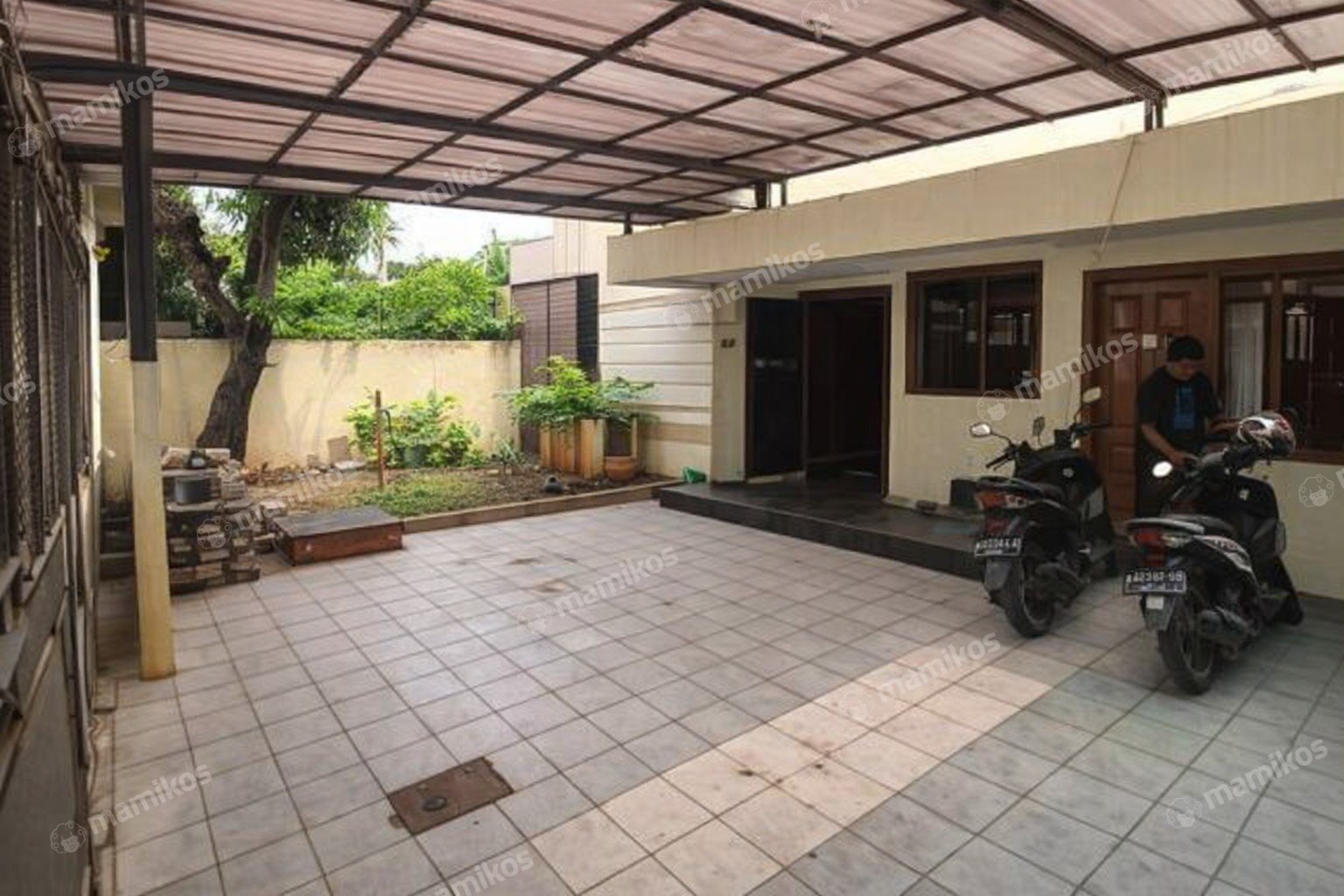 Rumah Sertifikat SHM 4 Kamar Tidur 2 Kamar Mandi Taman Surya Jakarta Barat