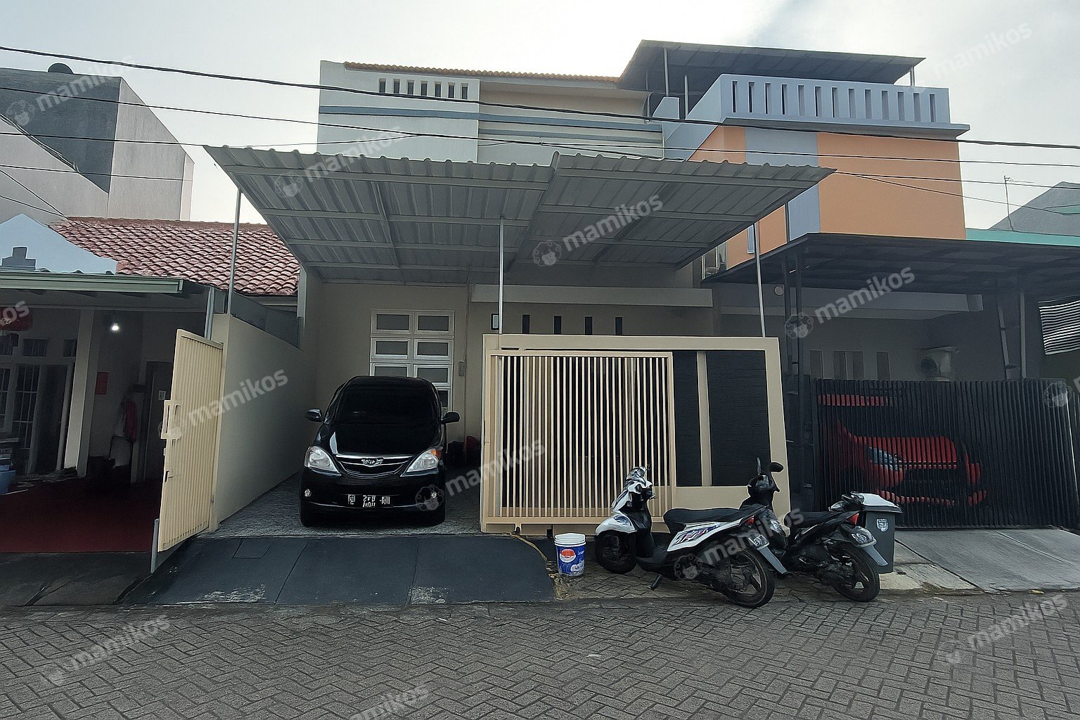 Rumah Sertifikat SHM 4 Kamar Tidur 2 Kamar Mandi Taman Surya Jakarta Barat