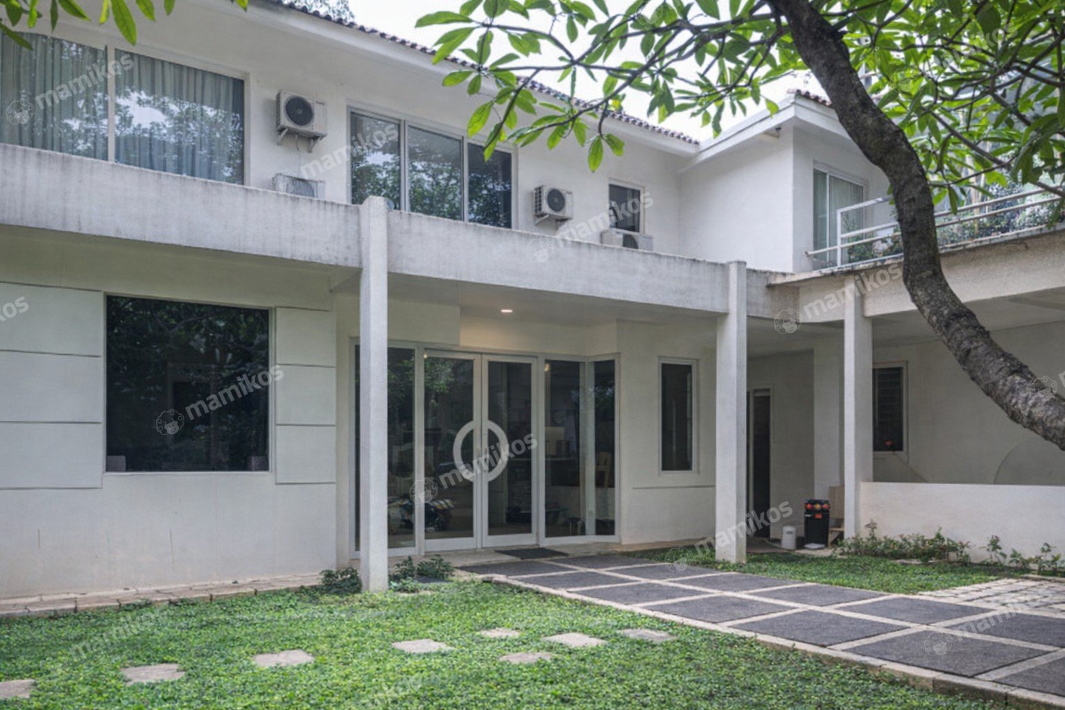 Rumah Sertifikat SHM 9 Kamar Tidur 4 Kamar Mandi Kebayoran Baru Jakarta Selatan