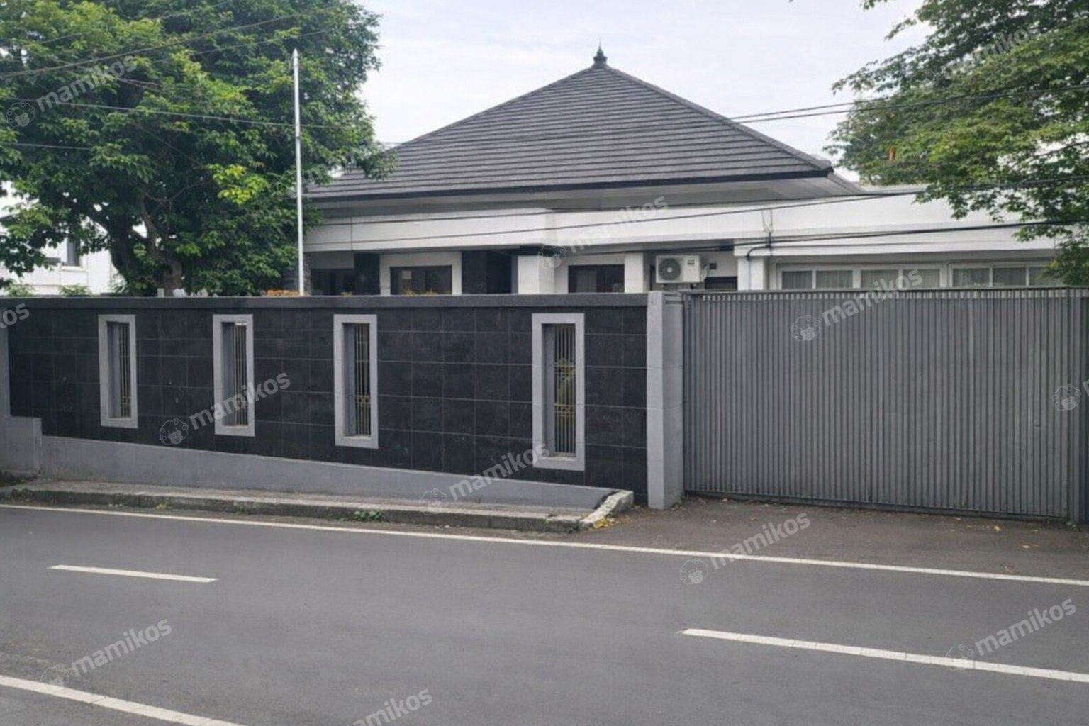 Rumah Sertifikat SHM 3 Kamar Tidur 3 Kamar Mandi Kemang Jakarta Selatan