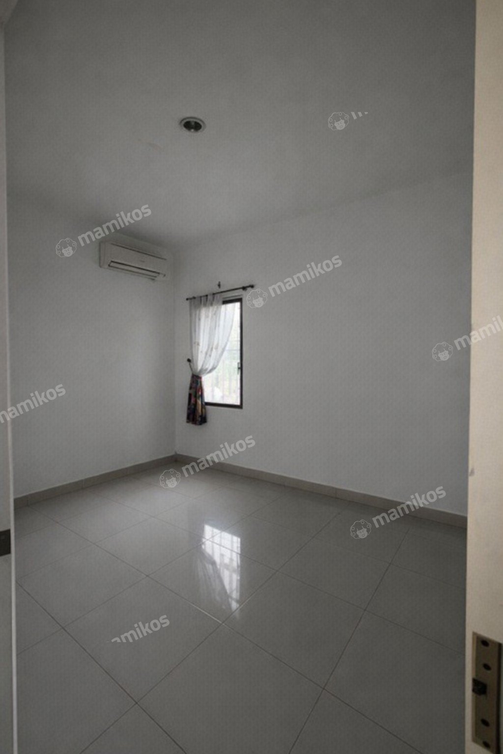 Rumah Sertifikat SHM 4 Kamar Tidur 4 Kamar Mandi Kota Wisata Jakarta Timur - Photo 3