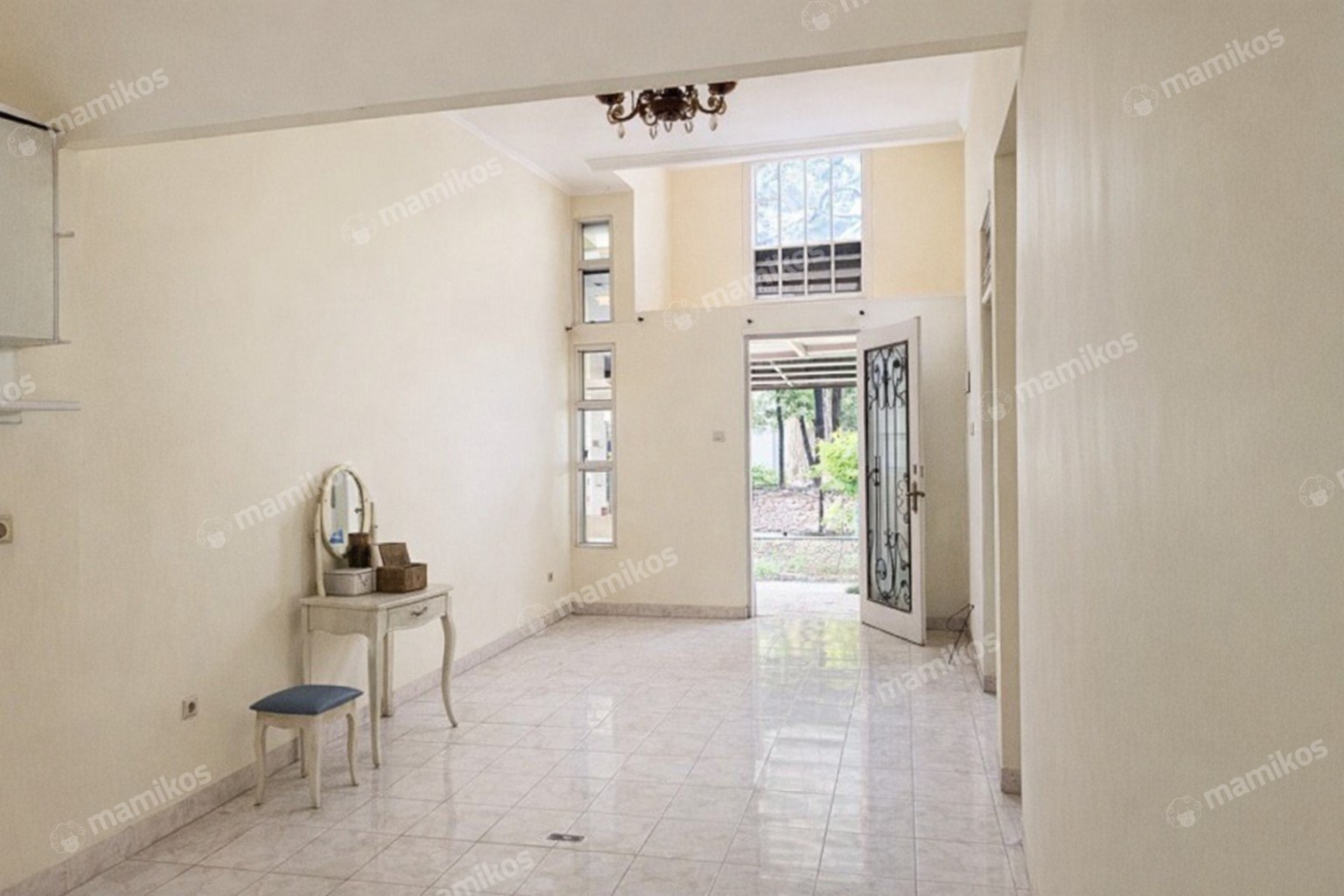 Rumah Sertifikat SHM 3 Kamar Tidur 2 Kamar Mandi Citra Grand Jakarta Timur