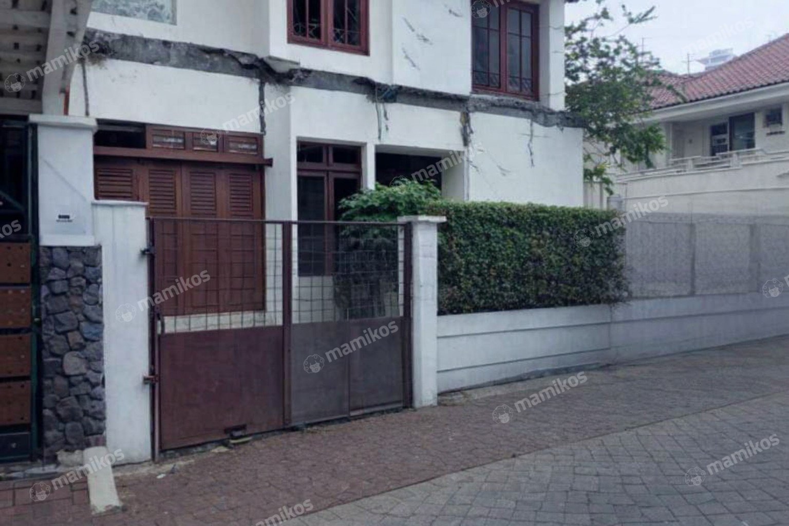 Rumah Sertifikat SHM 6 Kamar Tidur 3 Kamar Mandi Kembangan Jakarta Barat