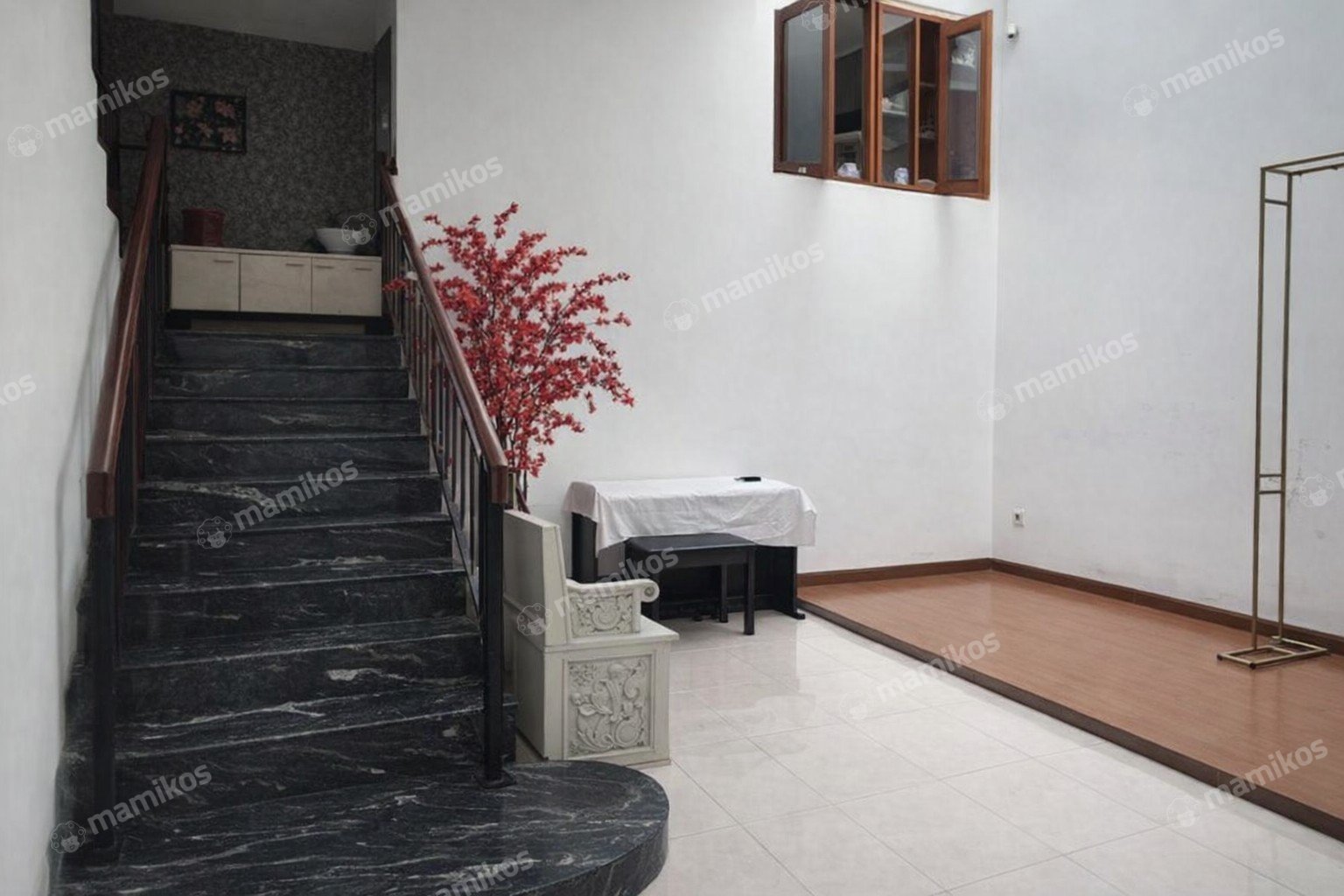 Rumah Sertifikat SHM 5 Kamar Tidur 5 Kamar Mandi Green Ville Jakarta Barat
