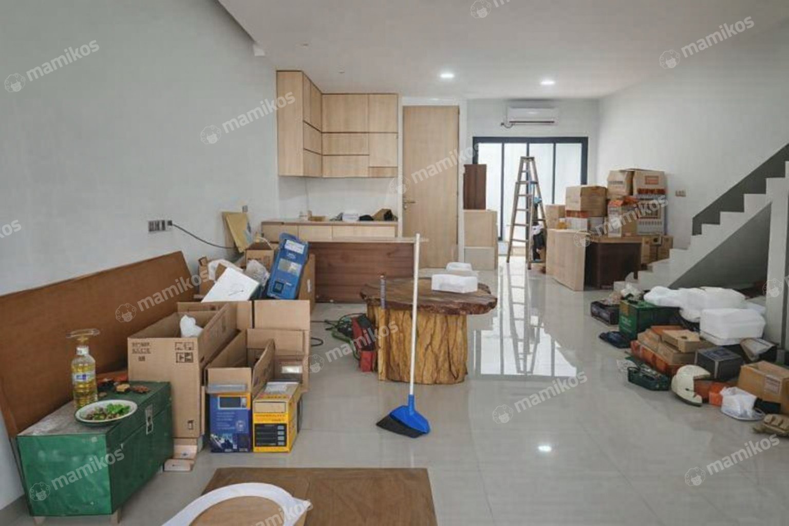 Rumah Sertifikat SHM 4 Kamar Tidur 4 Kamar Mandi Villa Meruya Jakarta Barat