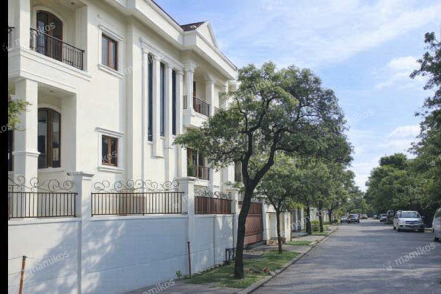Rumah Sertifikat SHM 4 Kamar Tidur 4 Kamar Mandi Pantai Indah Kapuk Jakarta Utara