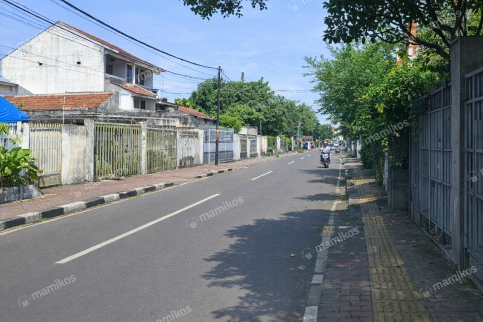 Rumah Sertifikat SHM 3 Kamar Tidur 3 Kamar Mandi Matraman Jakarta Timur - Photo 2