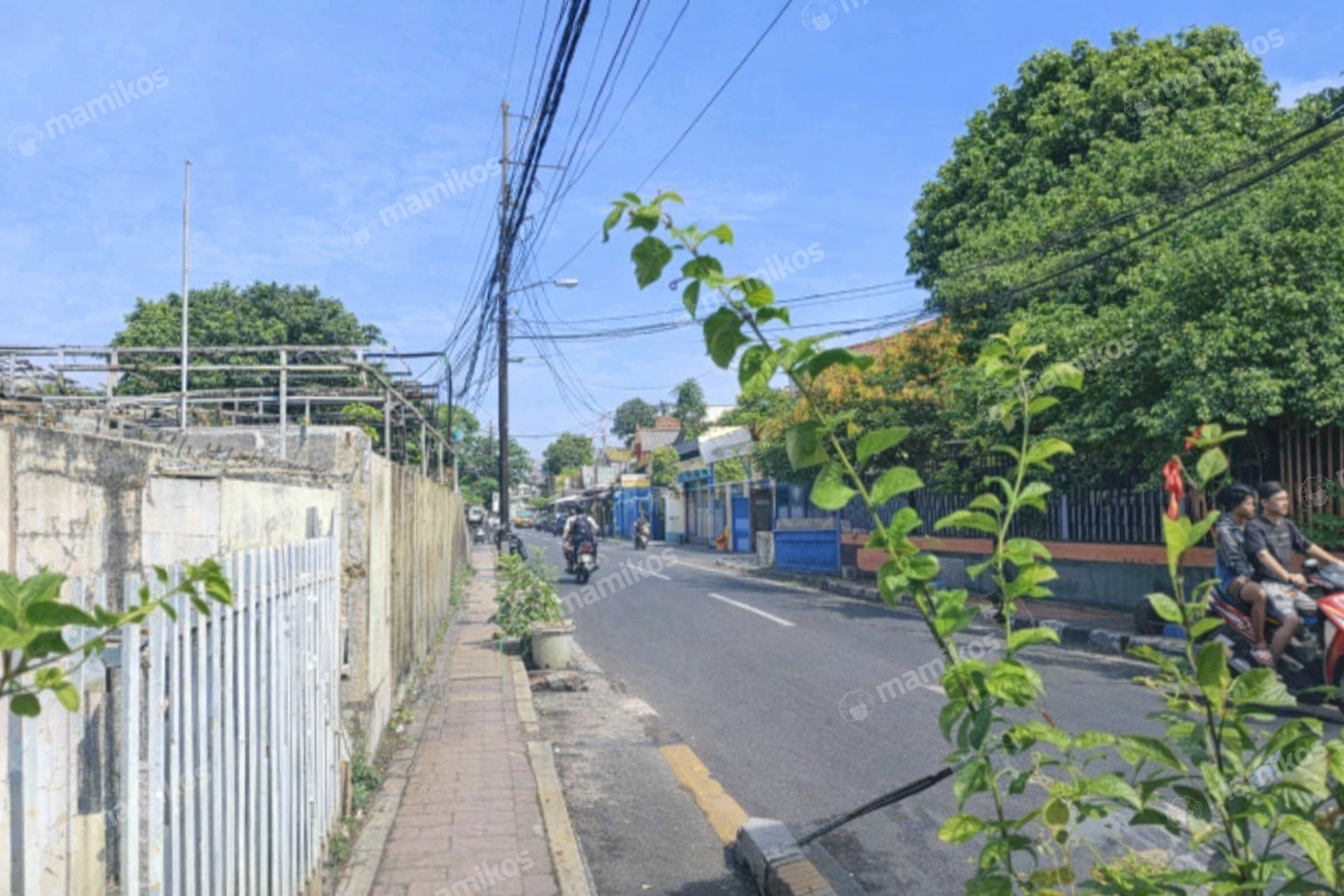 Rumah Sertifikat SHM 3 Kamar Tidur 3 Kamar Mandi Matraman Jakarta Timur - Photo 3
