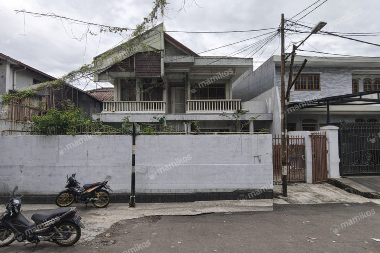 Rumah Sertifikat SHM 6 Kamar Tidur 3 Kamar Mandi Sunrise Garden Jakarta Barat