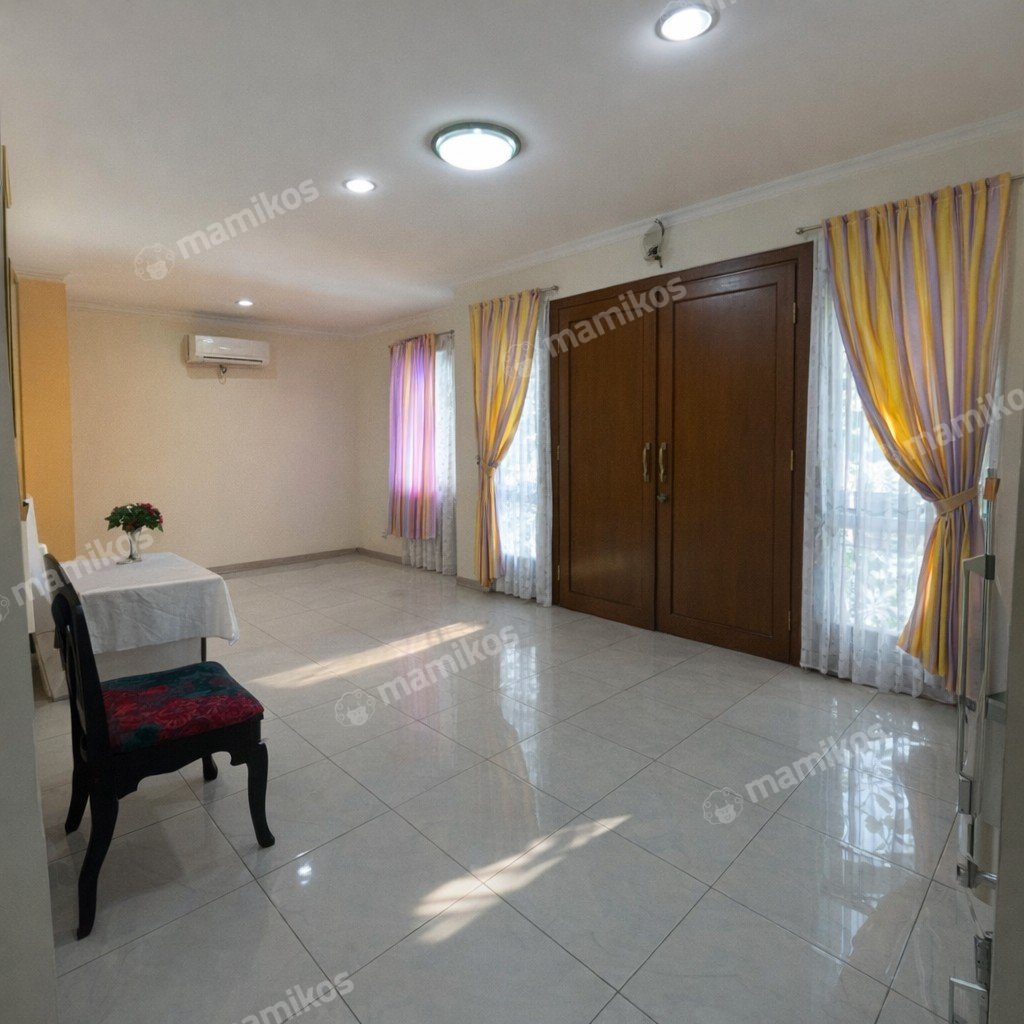 Rumah Sertifikat SHM 5 Kamar Tidur 4 Kamar Mandi Tanjung Duren Jakarta Barat - Photo 4
