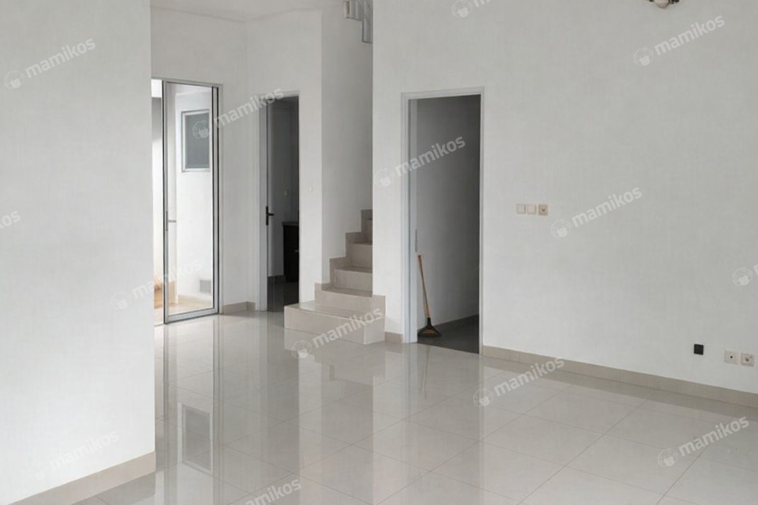 Rumah 4 Kamar Tidur 3 Kamar Mandi 2 Lantai Cengkareng Jakarta Barat