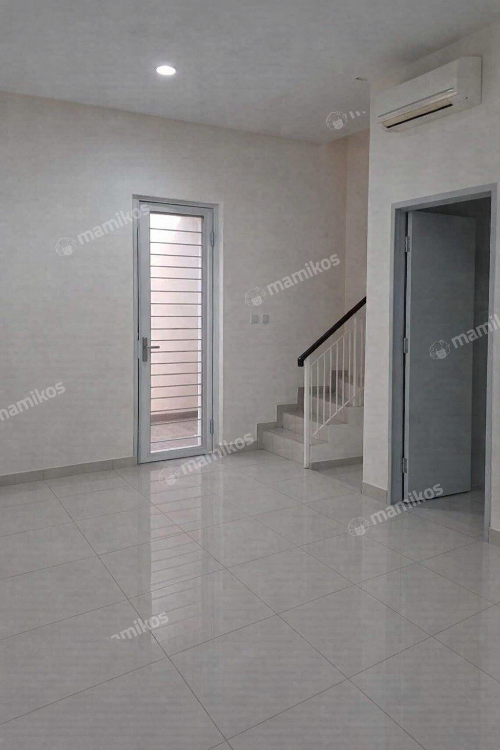 Rumah Sertifikat SHM 3 Kamar Tidur 3 Kamar Mandi Green Lake City Jakarta Barat - Photo 4