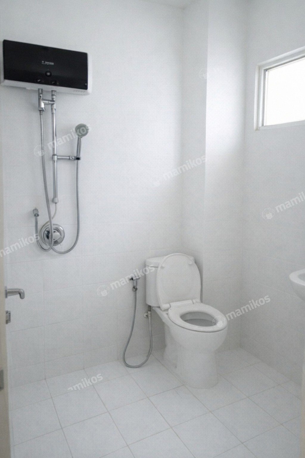 Rumah Sertifikat SHM 3 Kamar Tidur 3 Kamar Mandi Green Lake City Jakarta Barat - Photo 5