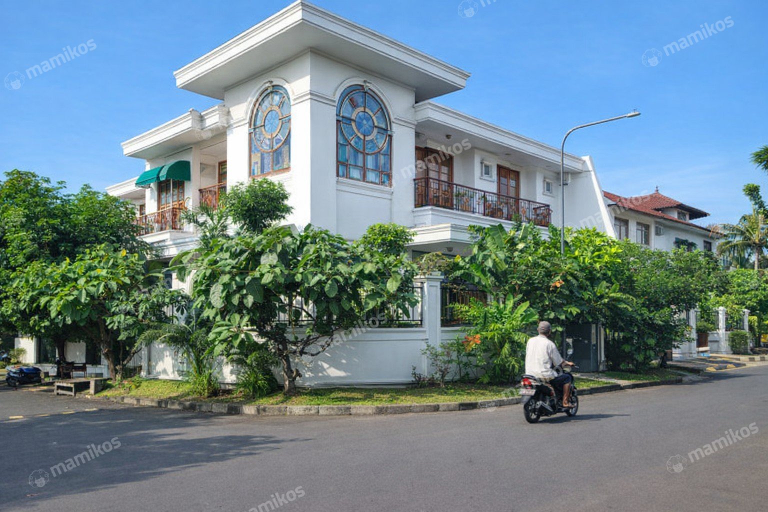 Rumah Sertifikat SHM 6 Kamar Tidur 4 Kamar Mandi Kembangan Jakarta Barat