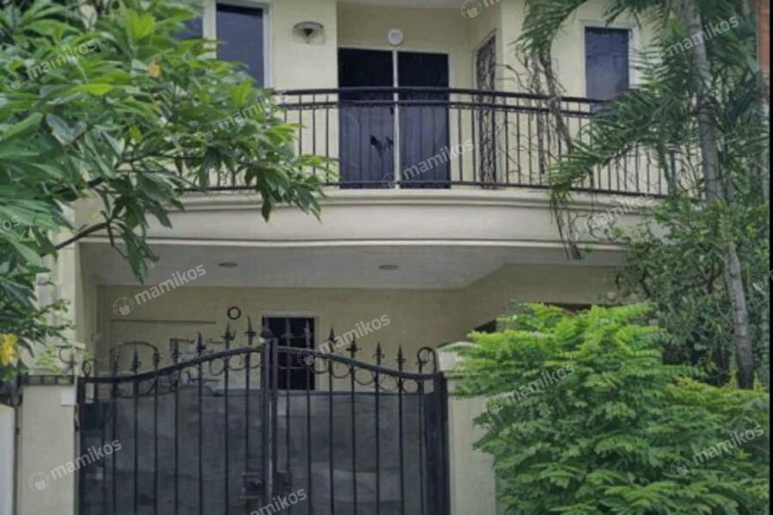 Rumah Sertifikat SHM 4 Kamar Tidur 3 Kamar Mandi Intercon Jakarta Barat